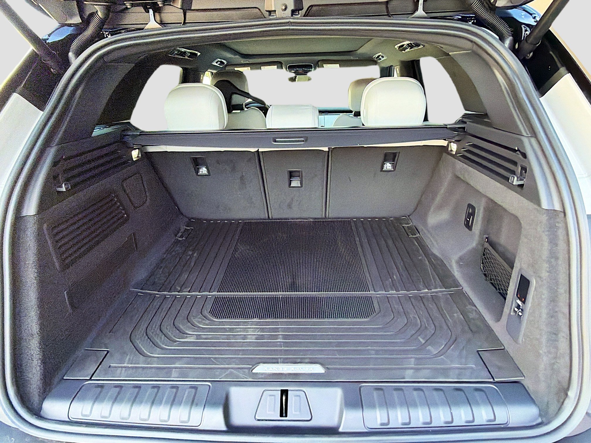 New 2026 Land Rover Range Rover Sport SE image 12