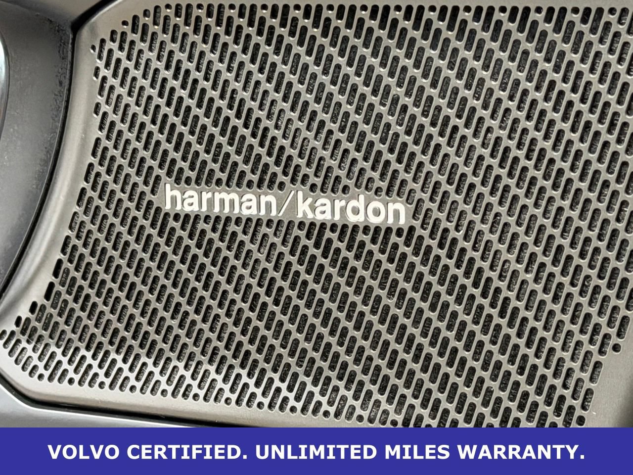 Certified 2025 Volvo XC40 B5 Ultra AWD/4WD image 28