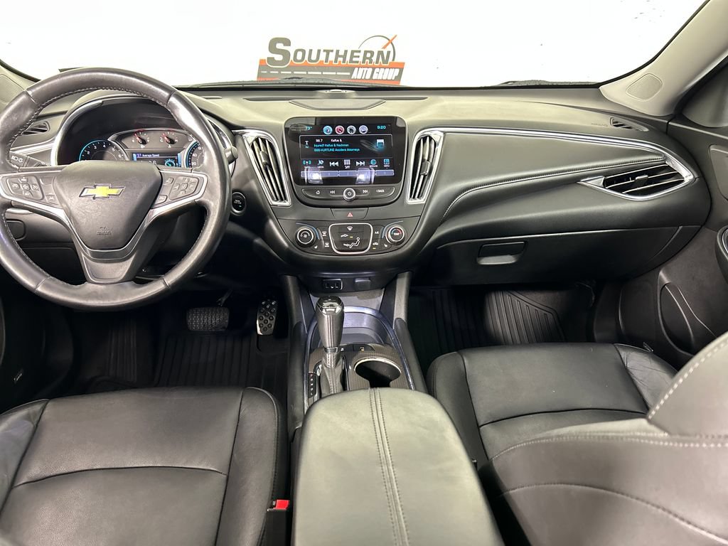 Used 2018 Chevrolet Malibu LT w/ Leather Package FWD image 19