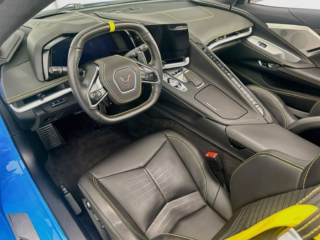 Used 2022 Chevrolet Corvette Stingray Premium Cpe w/ Z51 Performance Package RWD image 9