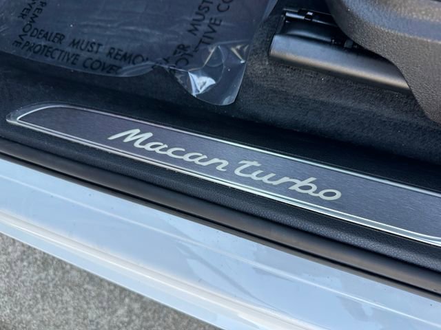 Used 2021 Porsche Macan Turbo image 18