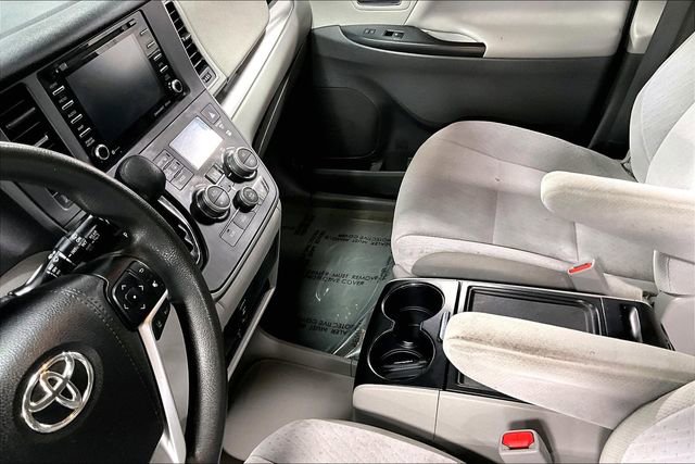 Used 2020 Toyota Sienna LE AWD/4WD image 18