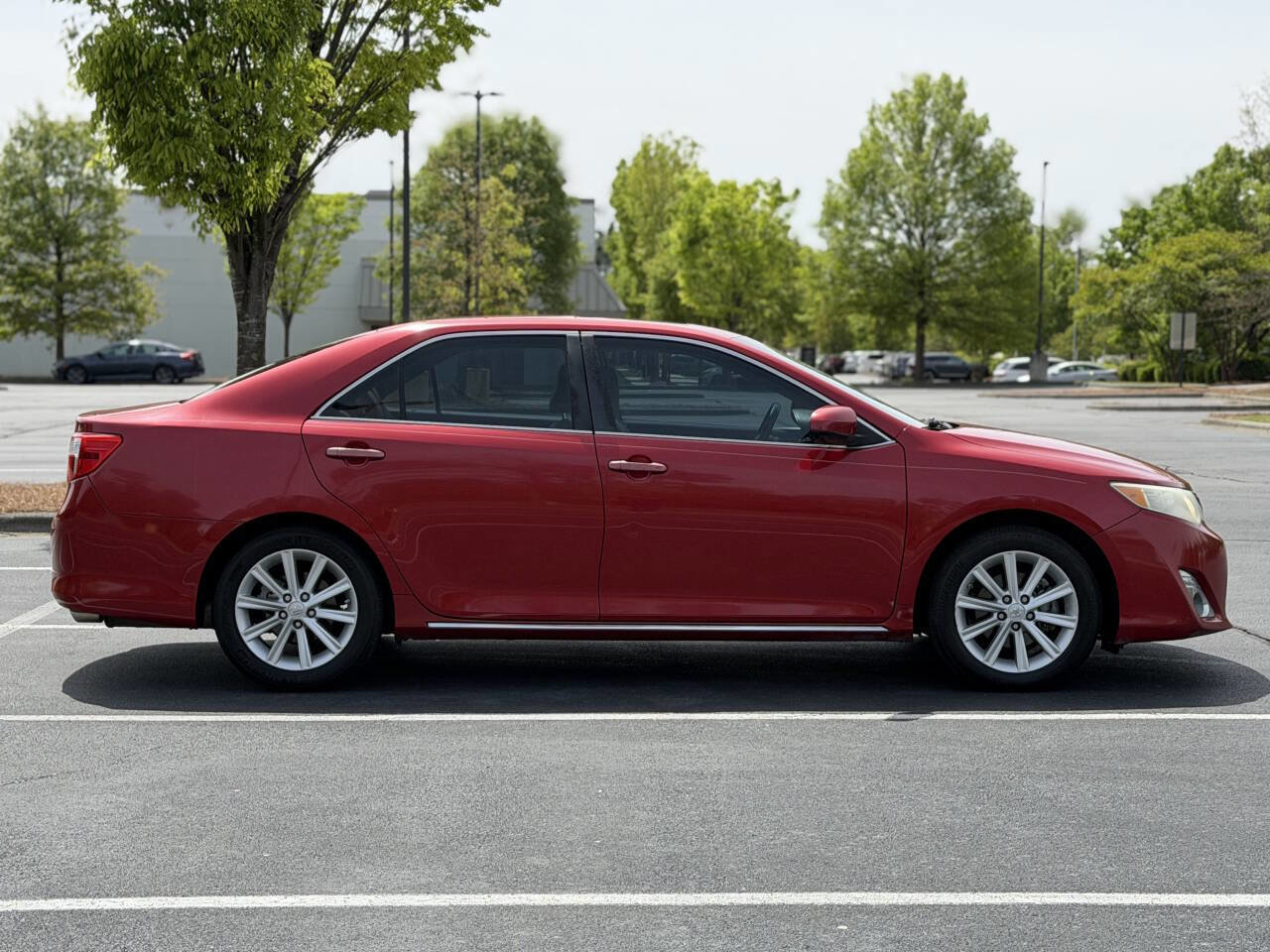Used 2014 Toyota Camry XLE w/ Leather Package FWD image 9