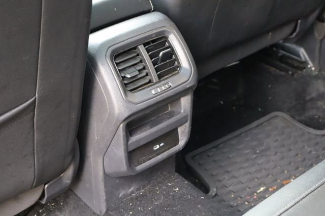 Used 2022 Volkswagen Taos SE FWD image 18
