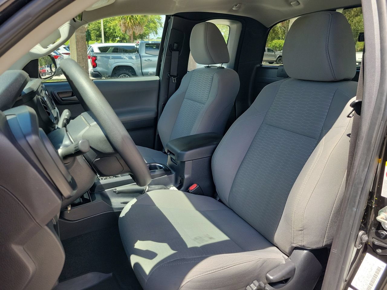 Used 2018 Toyota Tacoma SR RWD image 11