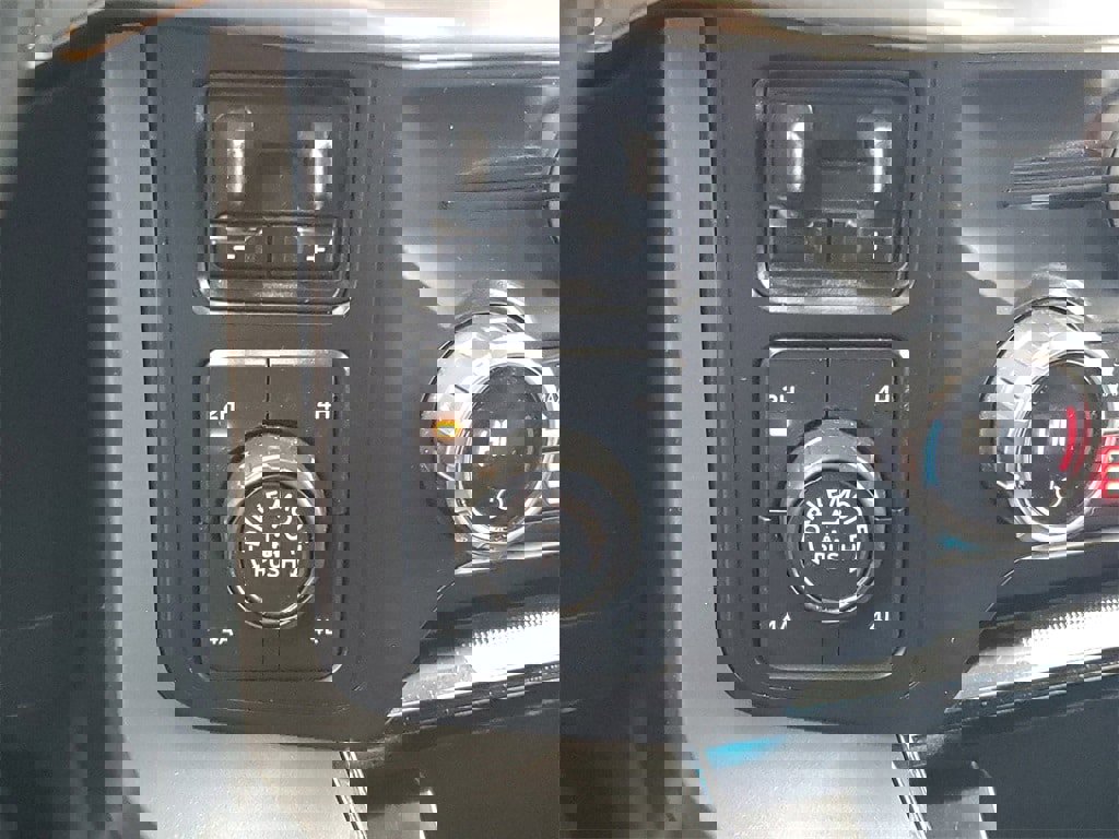 Used 2021 Ford F150 Lariat w/ Equipment Group 501A Mid image 19