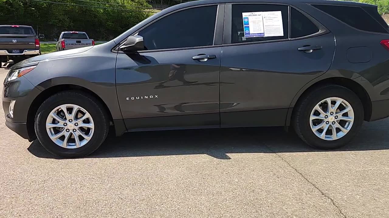 Used 2021 Chevrolet Equinox LS w/ LS Convenience Package FWD image 4