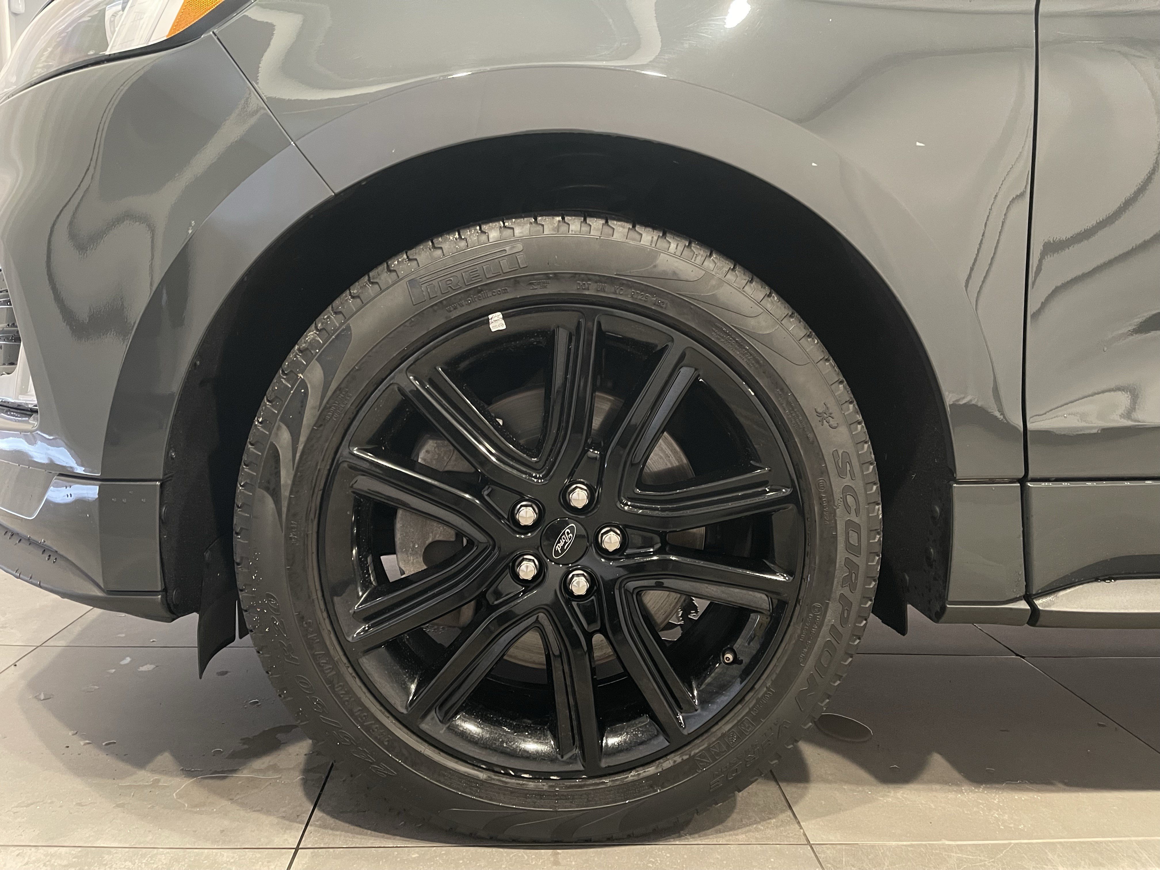 Used 2021 Ford Edge ST-Line w/ Class II Trailer Tow Package AWD/4WD image 7