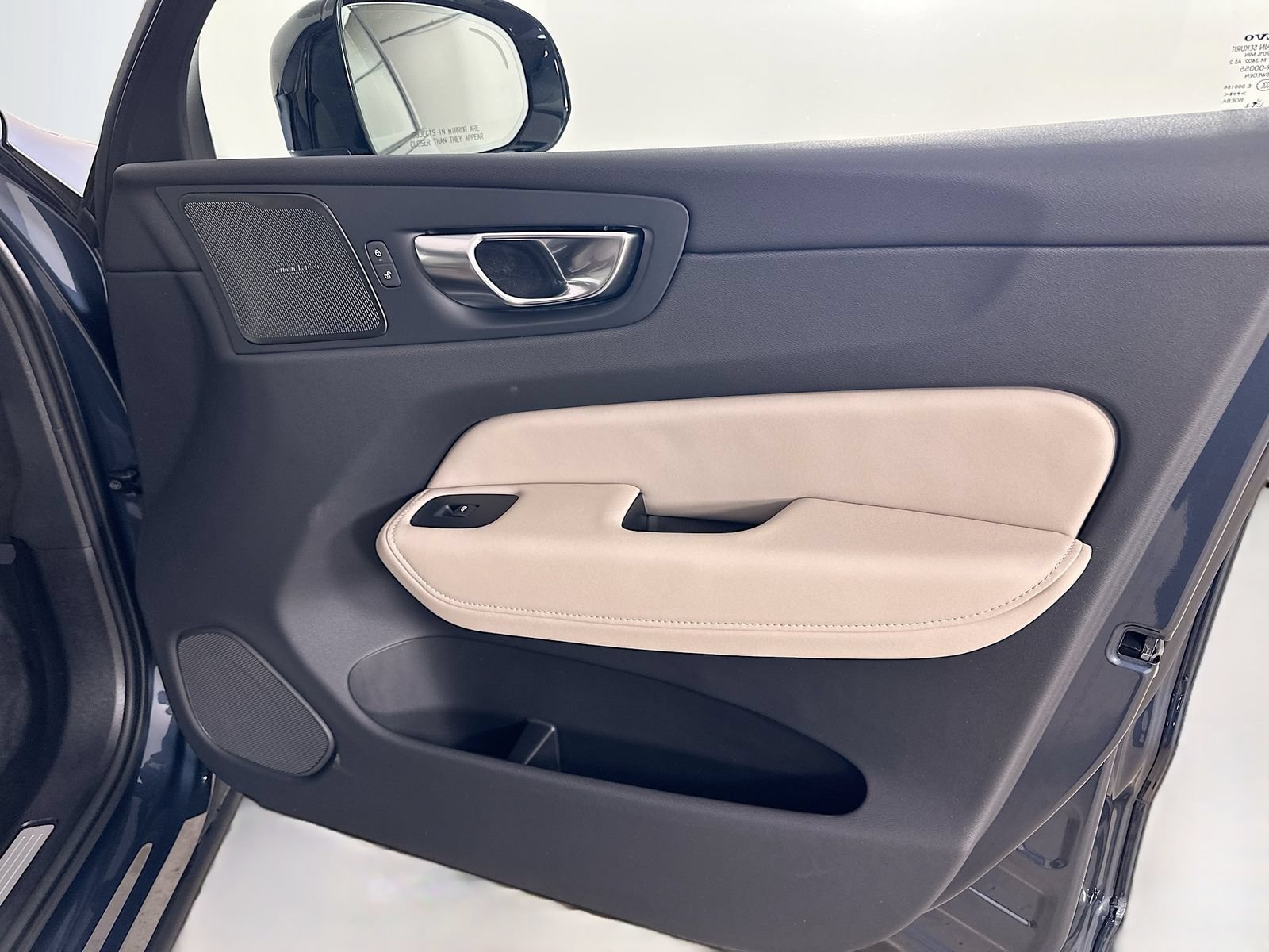 New 2026 Volvo XC60 B5 Plus w/ Protection Package Premier AWD/4WD image 45