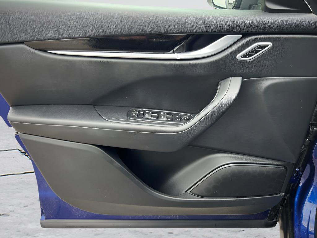 Used 2017 Maserati Levante image 34