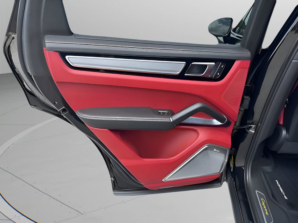 Used 2023 Porsche Cayenne Turbo S image 40