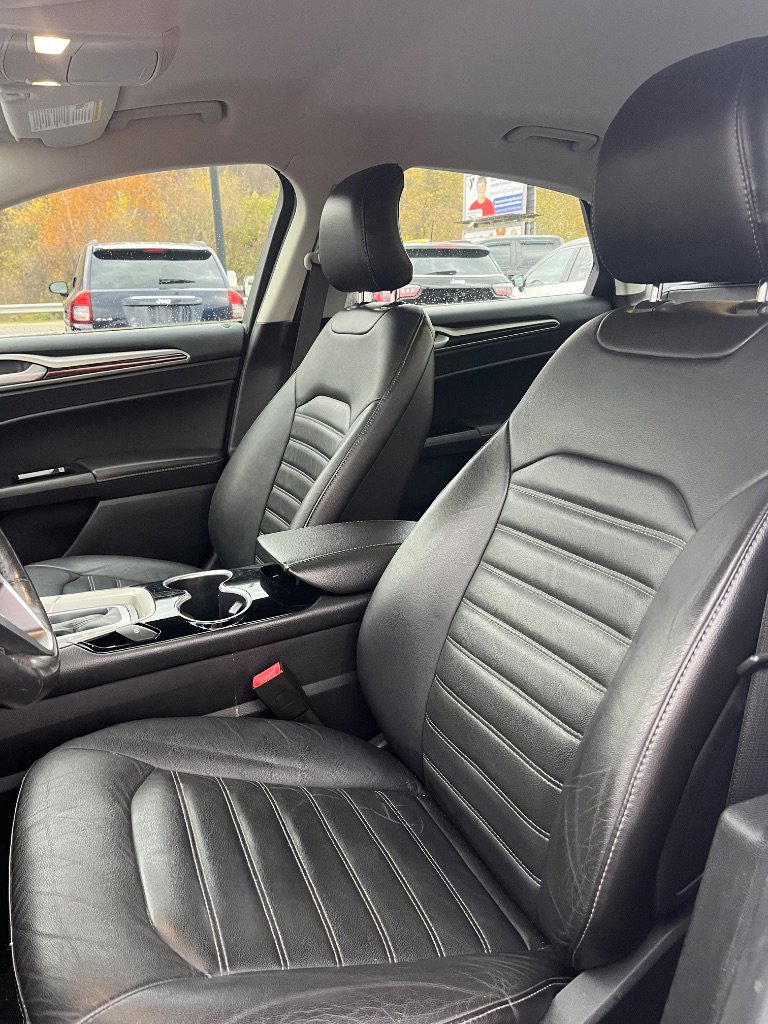 Used 2015 Ford Fusion SE w/ Equipment Group 202A FWD image 7