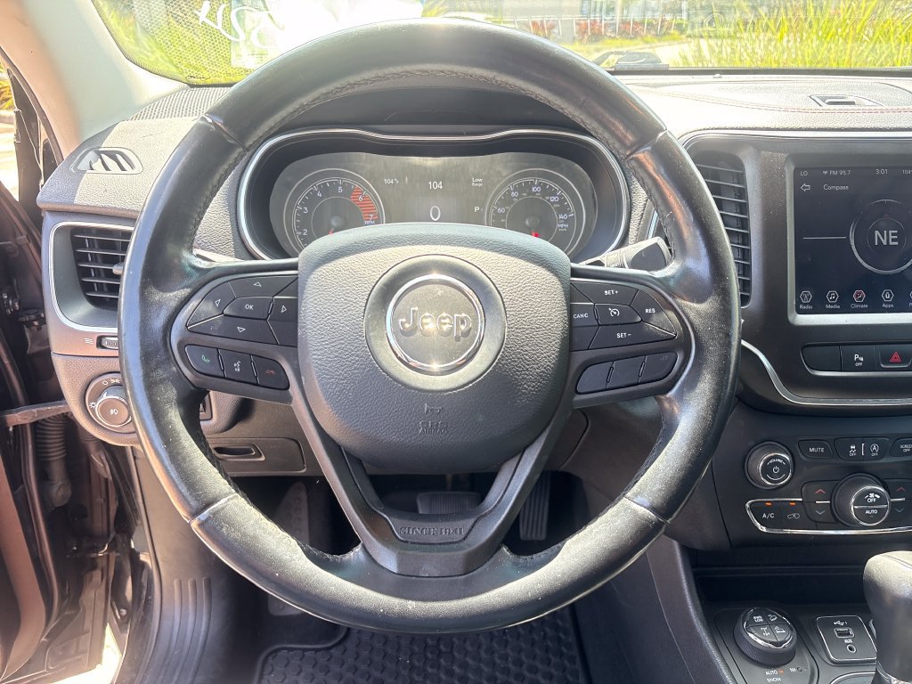 Used 2020 Jeep Cherokee Trailhawk AWD/4WD image 17
