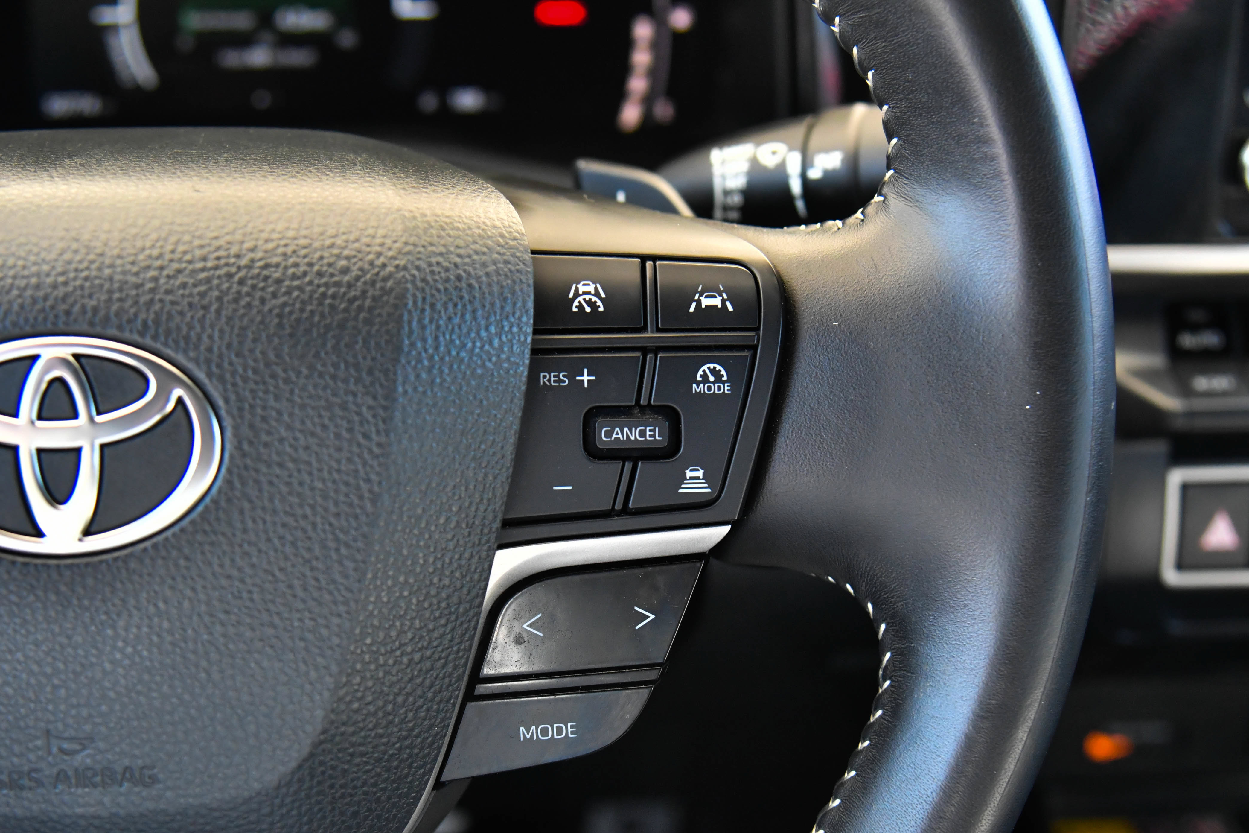 Used 2025 Toyota Camry SE w/ Convenience Package FWD image 33
