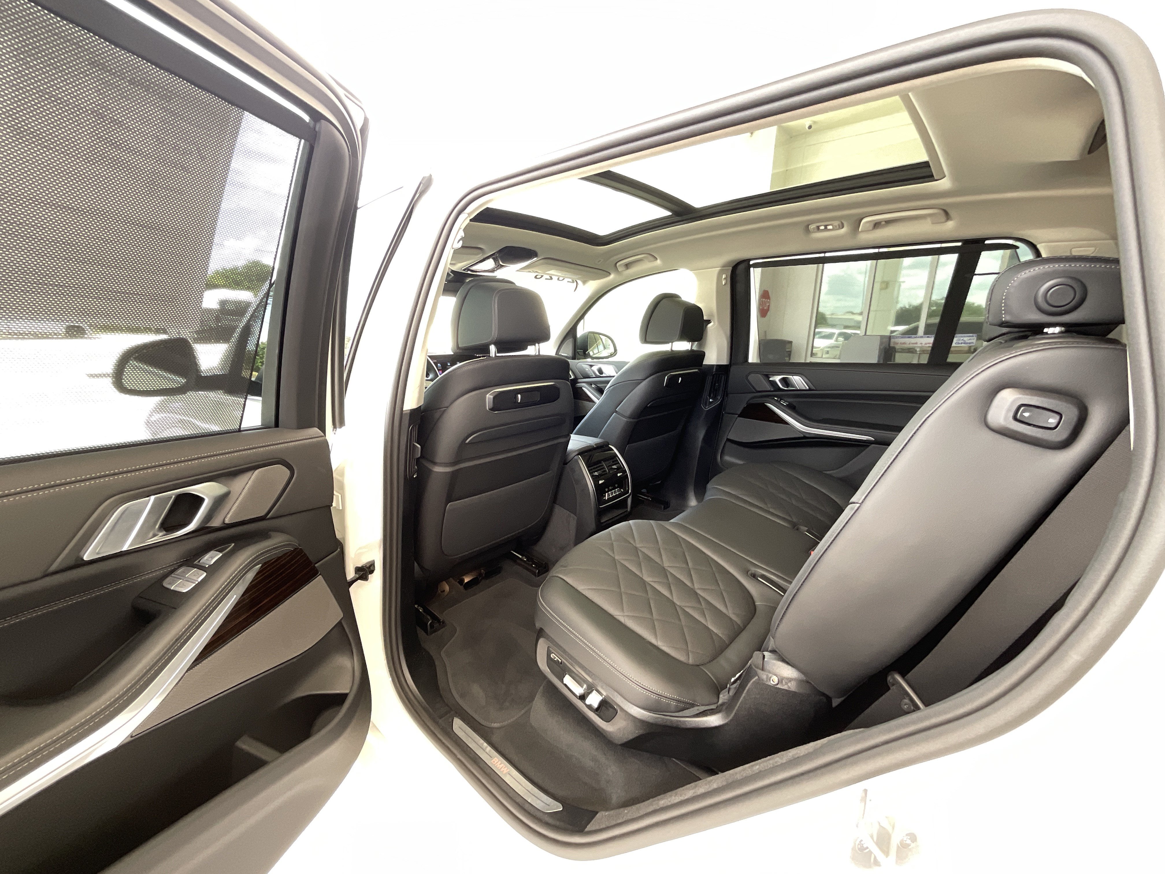 Used 2026 BMW X7 xDrive40i w/ Premium Package AWD/4WD image 24