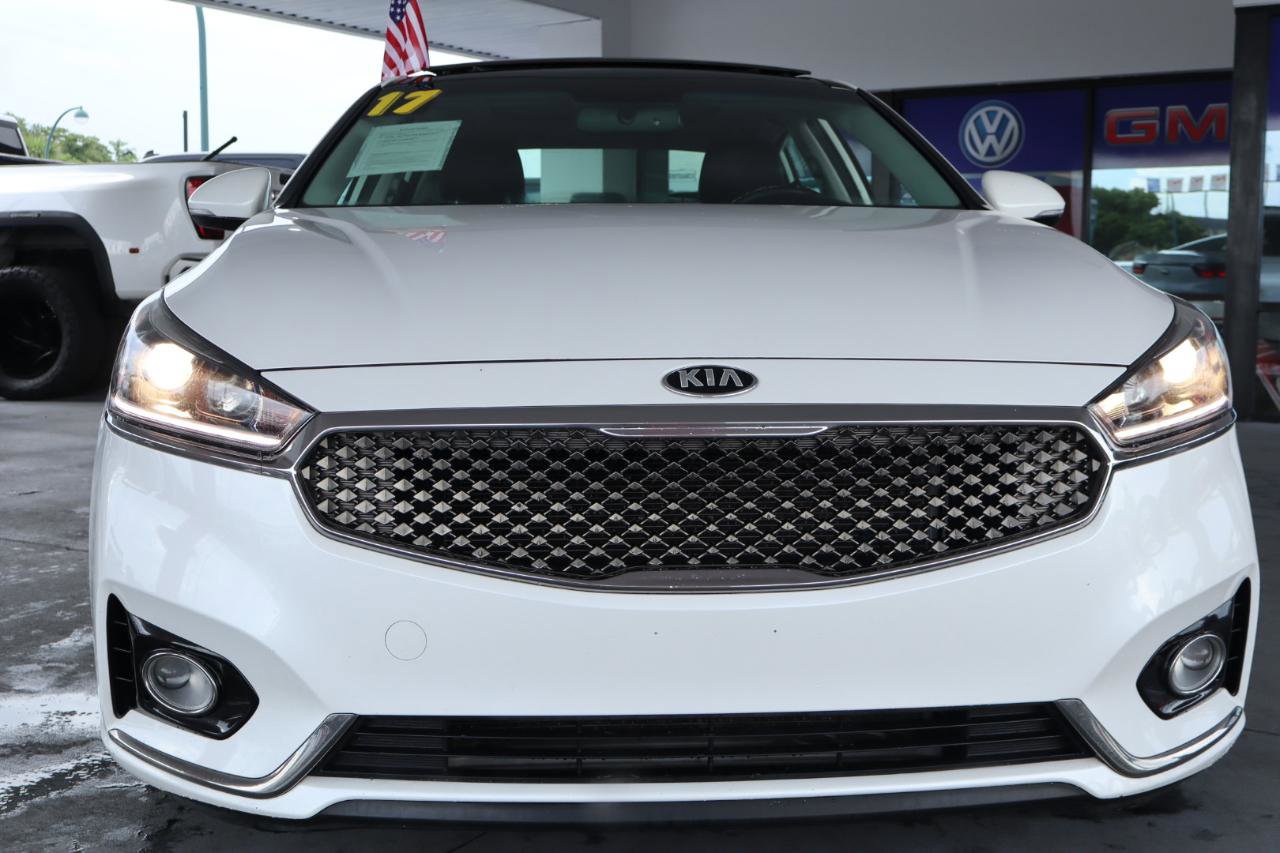 Used 2017 Kia Cadenza Premium w/ Luxury Package FWD image 11