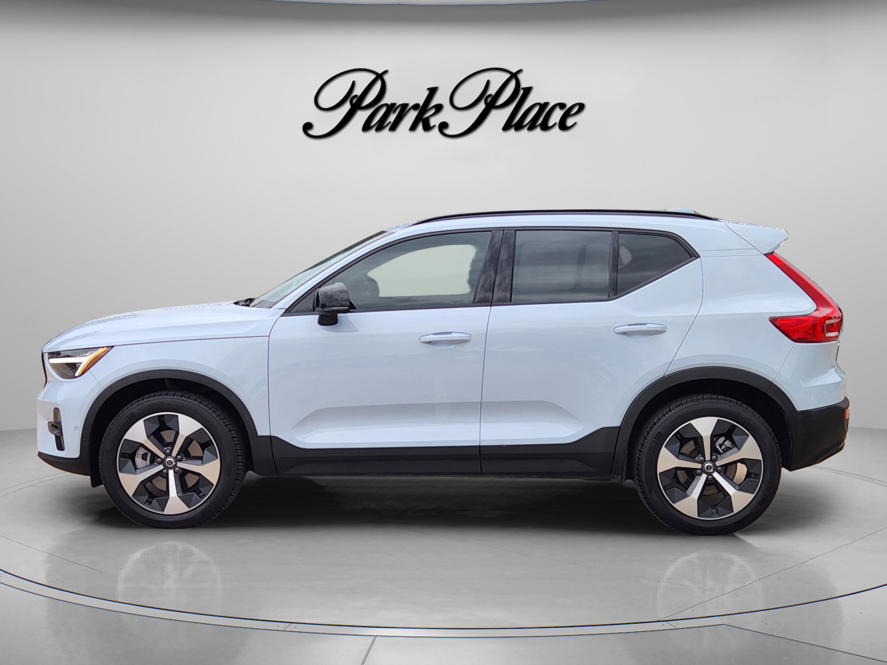 Used 2026 Volvo XC40 B5 Plus w/ Protection Package Premier AWD/4WD image 2