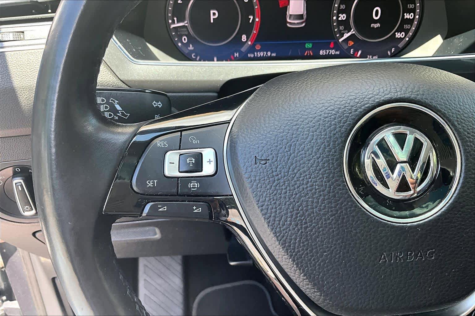 Used 2019 Volkswagen Tiguan SEL Premium AWD/4WD image 24