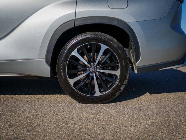 Used 2022 Toyota Highlander XSE image 12