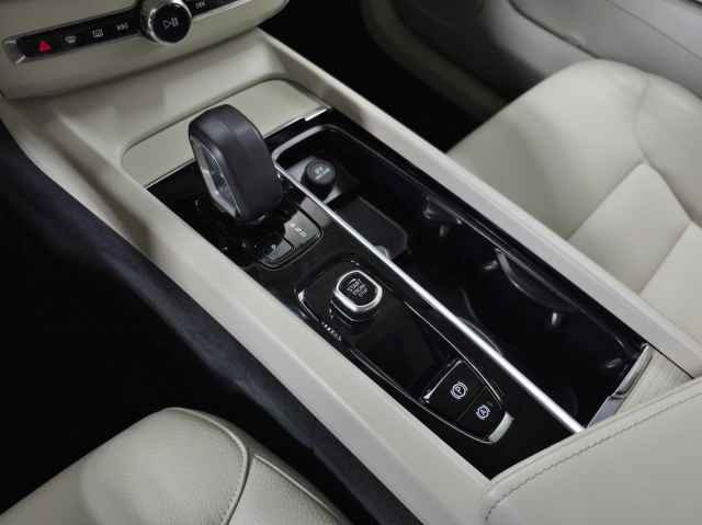 Certified 2023 Volvo XC60 B5 Core AWD/4WD image 31