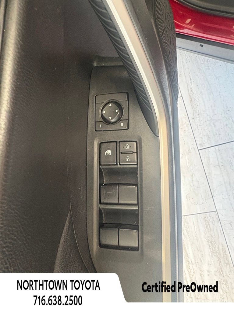 Used 2025 Toyota RAV4 LE AWD/4WD image 23