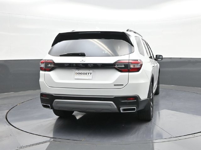 Certified 2024 Honda Pilot Touring image 11