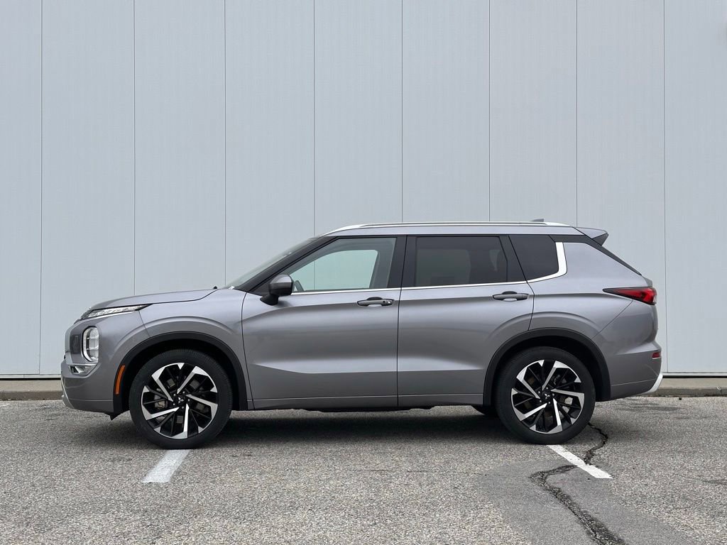 Used 2022 Mitsubishi Outlander SEL AWD/4WD image 2