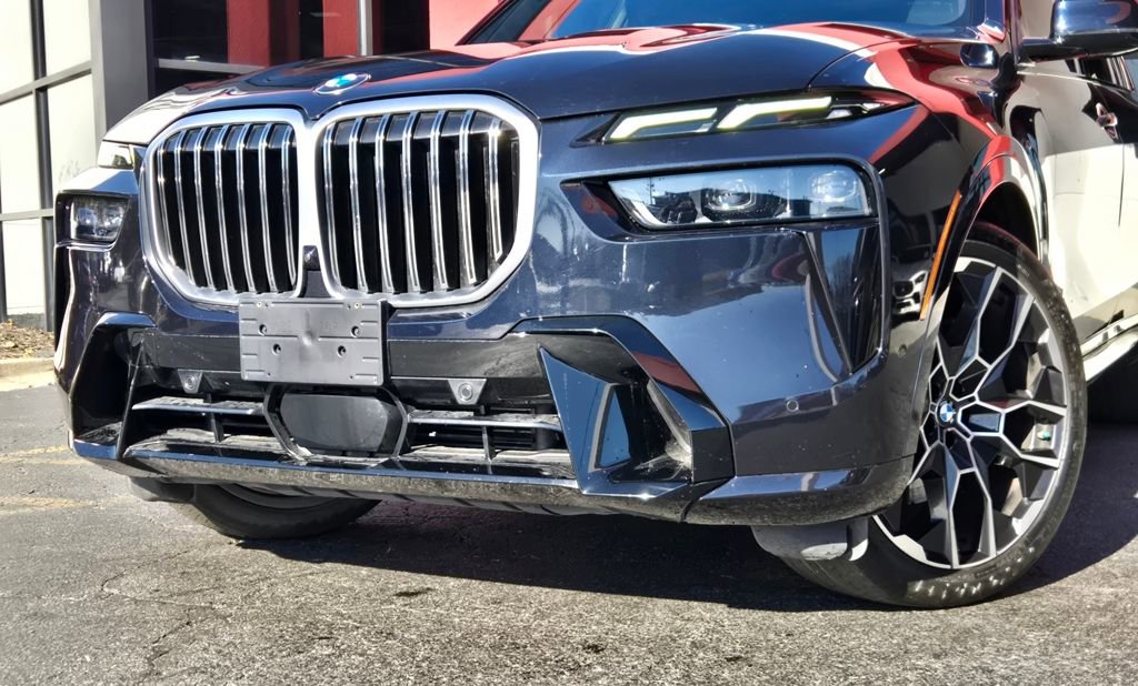 Used 2023 BMW X7 xDrive40i w/ M Sport Package AWD/4WD image 2