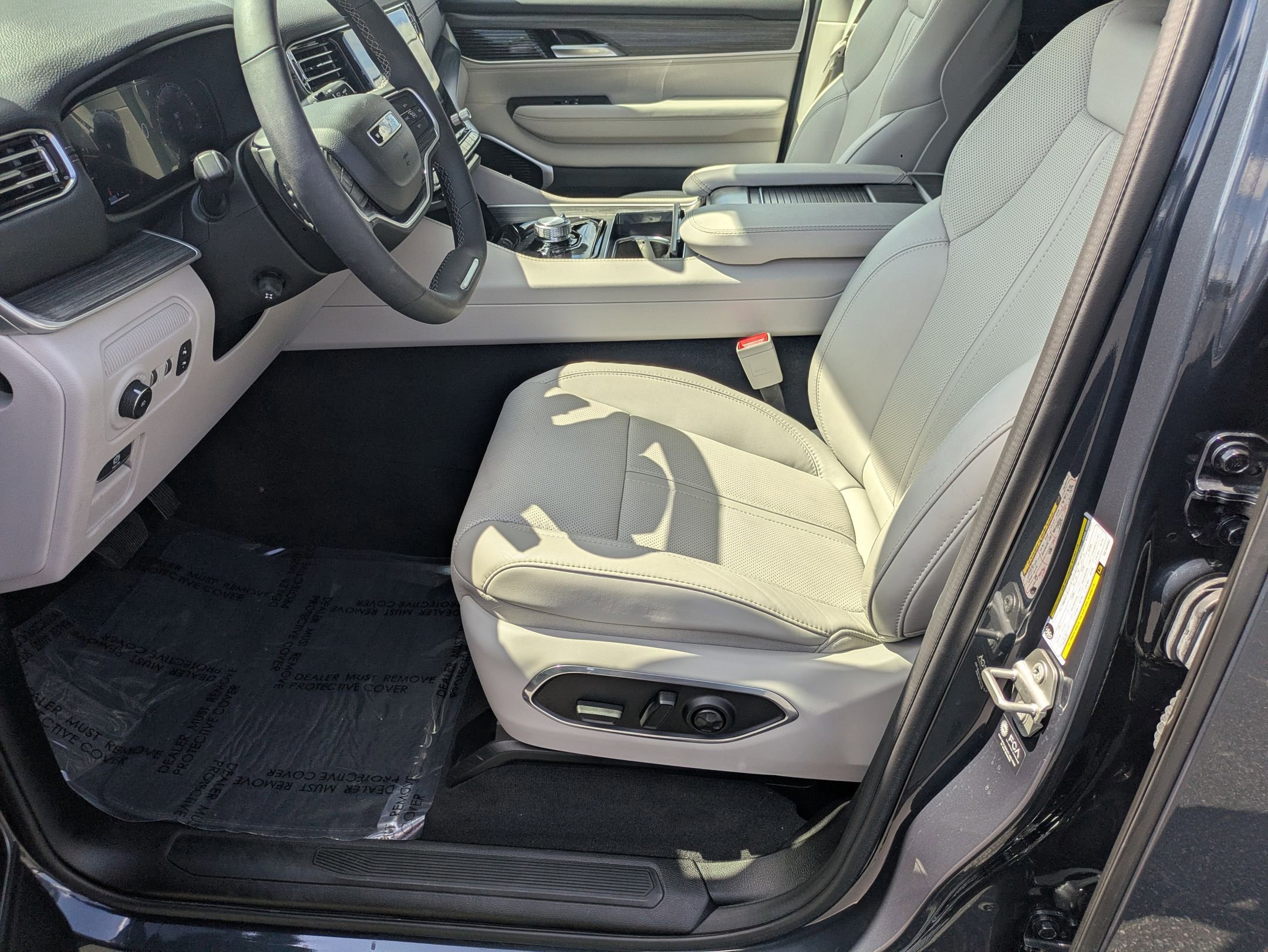 Certified 2024 Jeep Wagoneer Series III w/ Premium Group I image 15