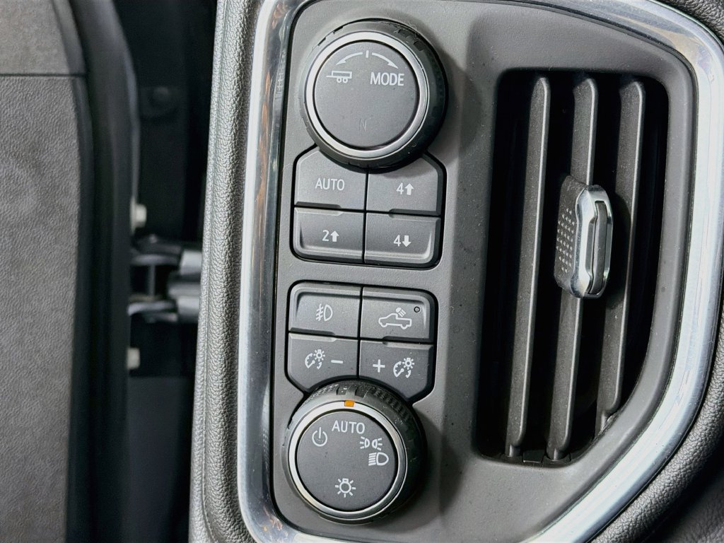 Used 2021 Chevrolet Silverado 1500 LT Trail Boss w/ Bed Protection Package AWD/4WD image 12