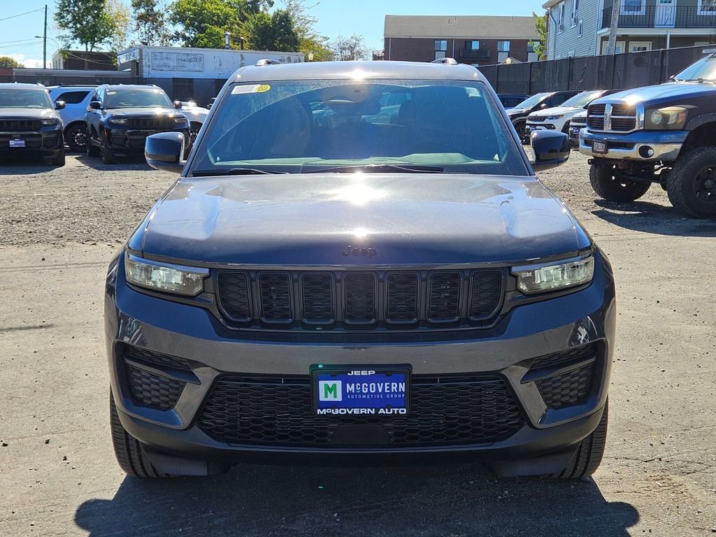 New 2025 Jeep Grand Cherokee Altitude image 8