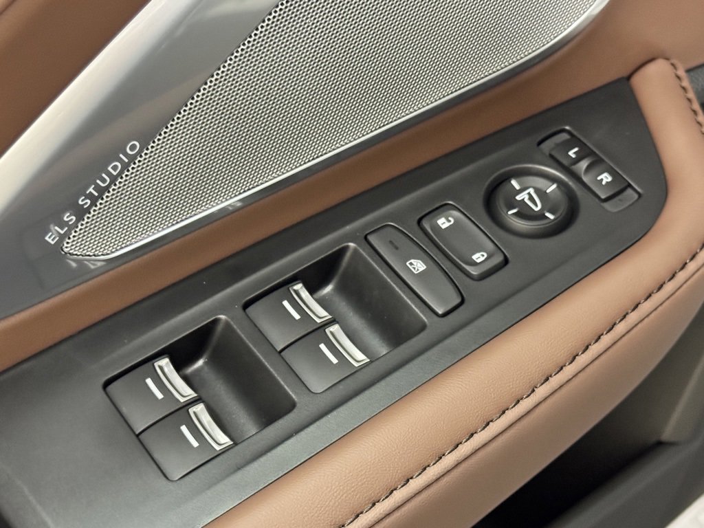 Used 2025 Acura RDX SH-AWD w/ Technology Package image 13