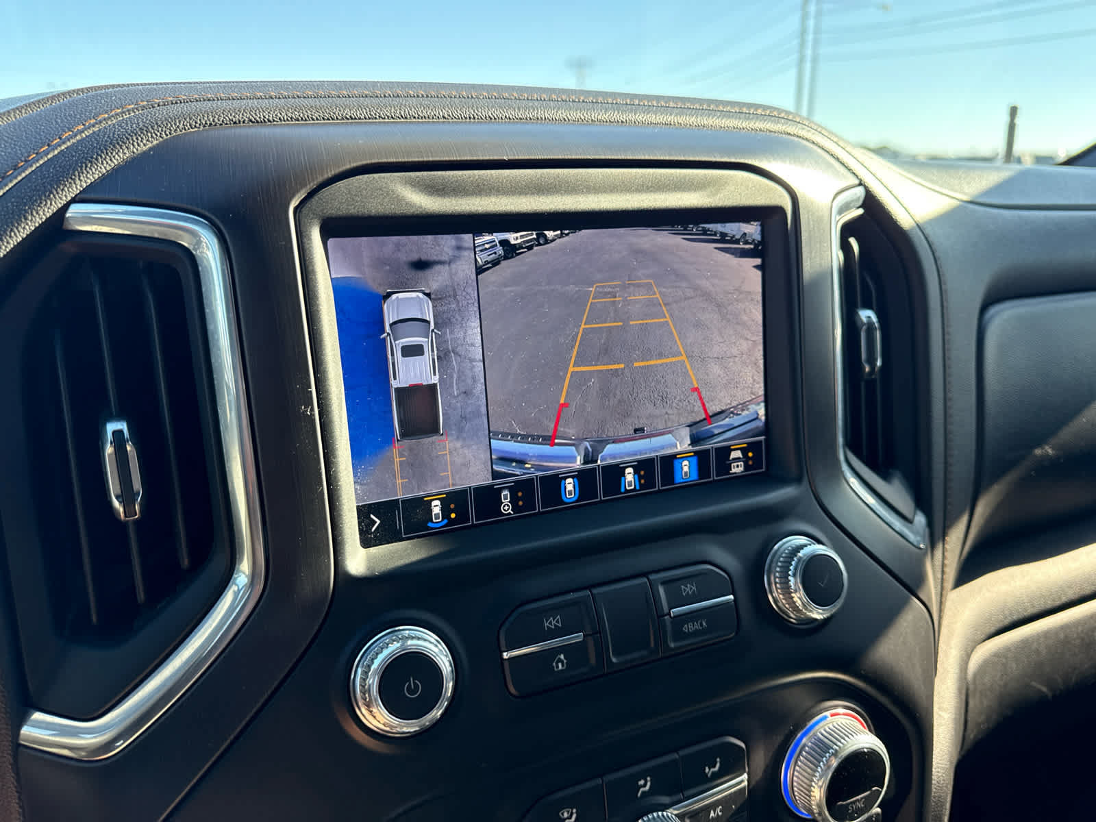 Certified 2021 GMC Sierra 1500 AT4 w/ AT4 Value Package AWD/4WD image 17