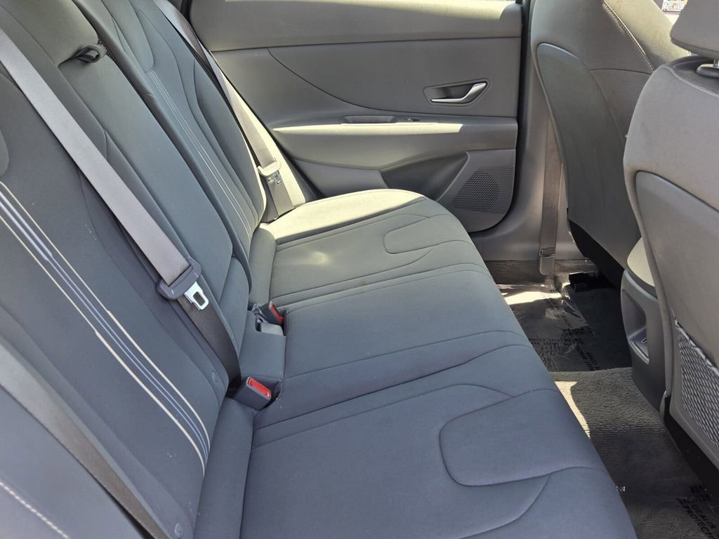 Certified 2025 Hyundai Elantra SEL FWD image 15