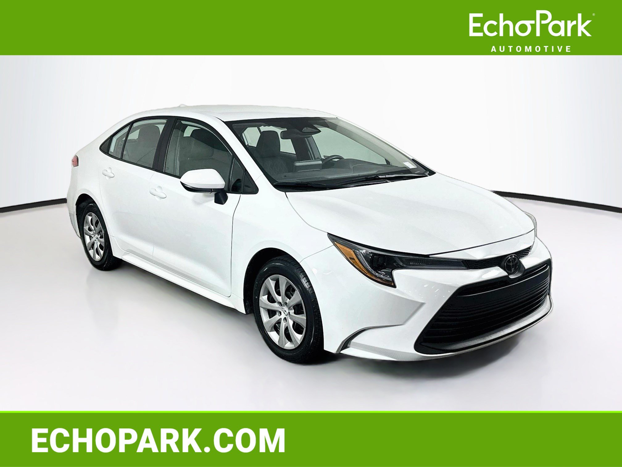 Used 2025 Toyota Corolla LE FWD image 1