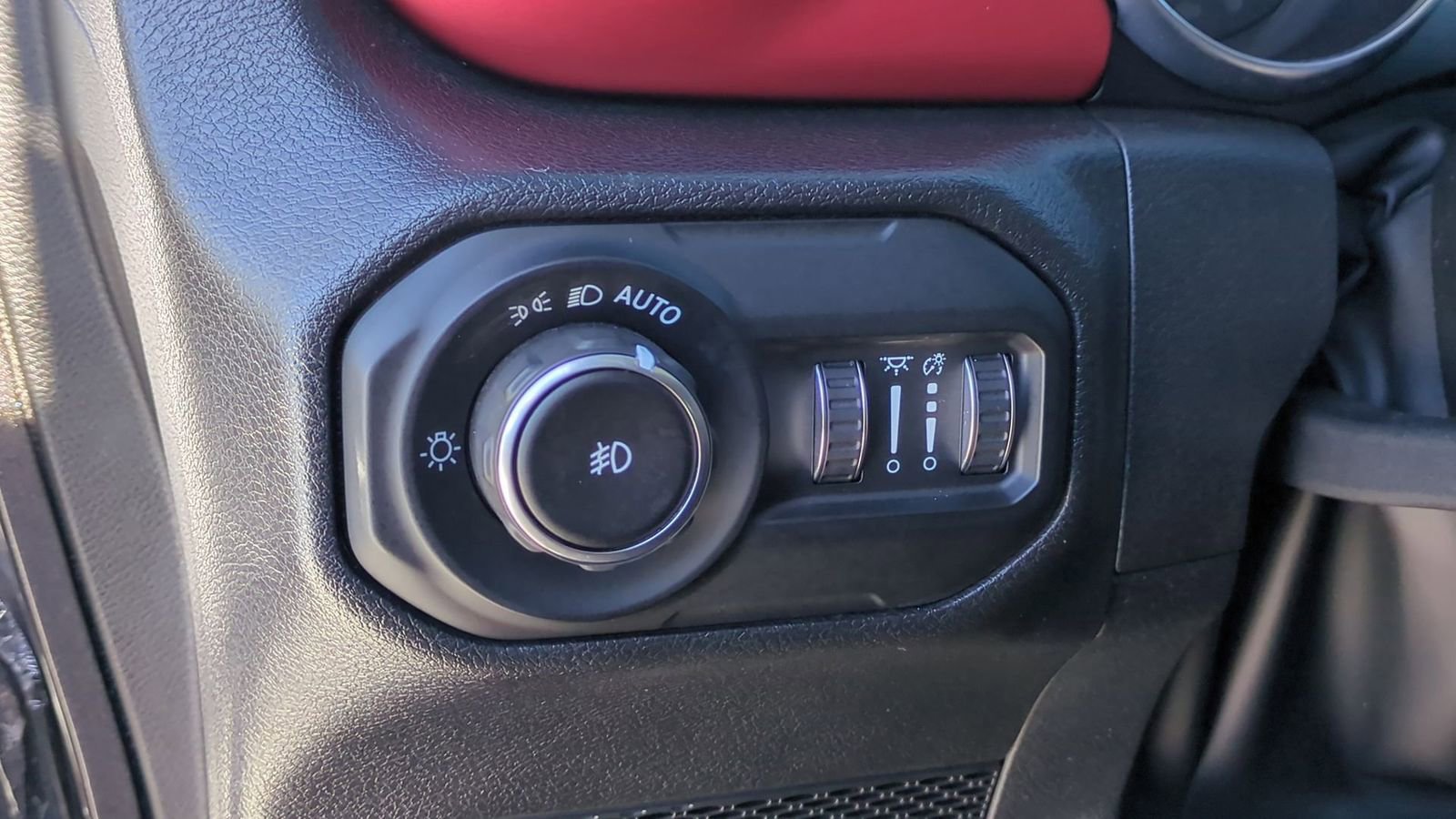 Used 2022 Jeep Wrangler Unlimited Rubicon w/ Dual Top Group image 18