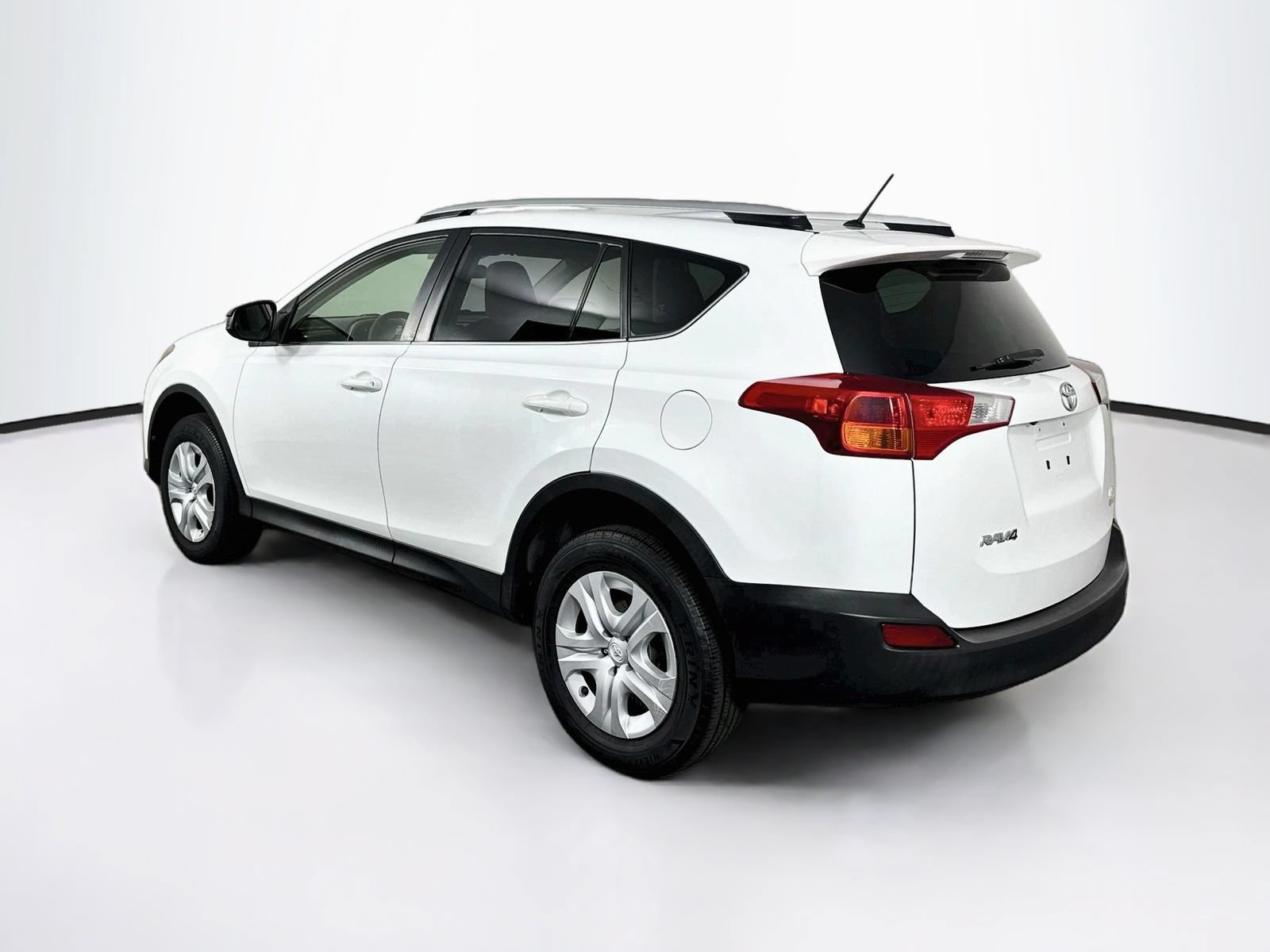 Used 2014 Toyota RAV4 LE AWD/4WD image 5