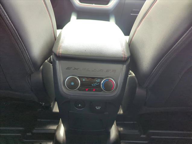 Used 2025 Ford Explorer ST-Line w/ Premium Package image 15