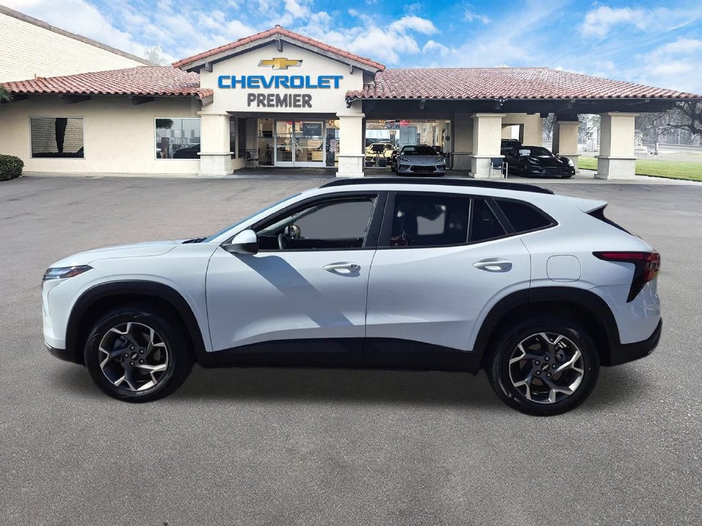 Used 2025 Chevrolet Trax LT FWD image 5
