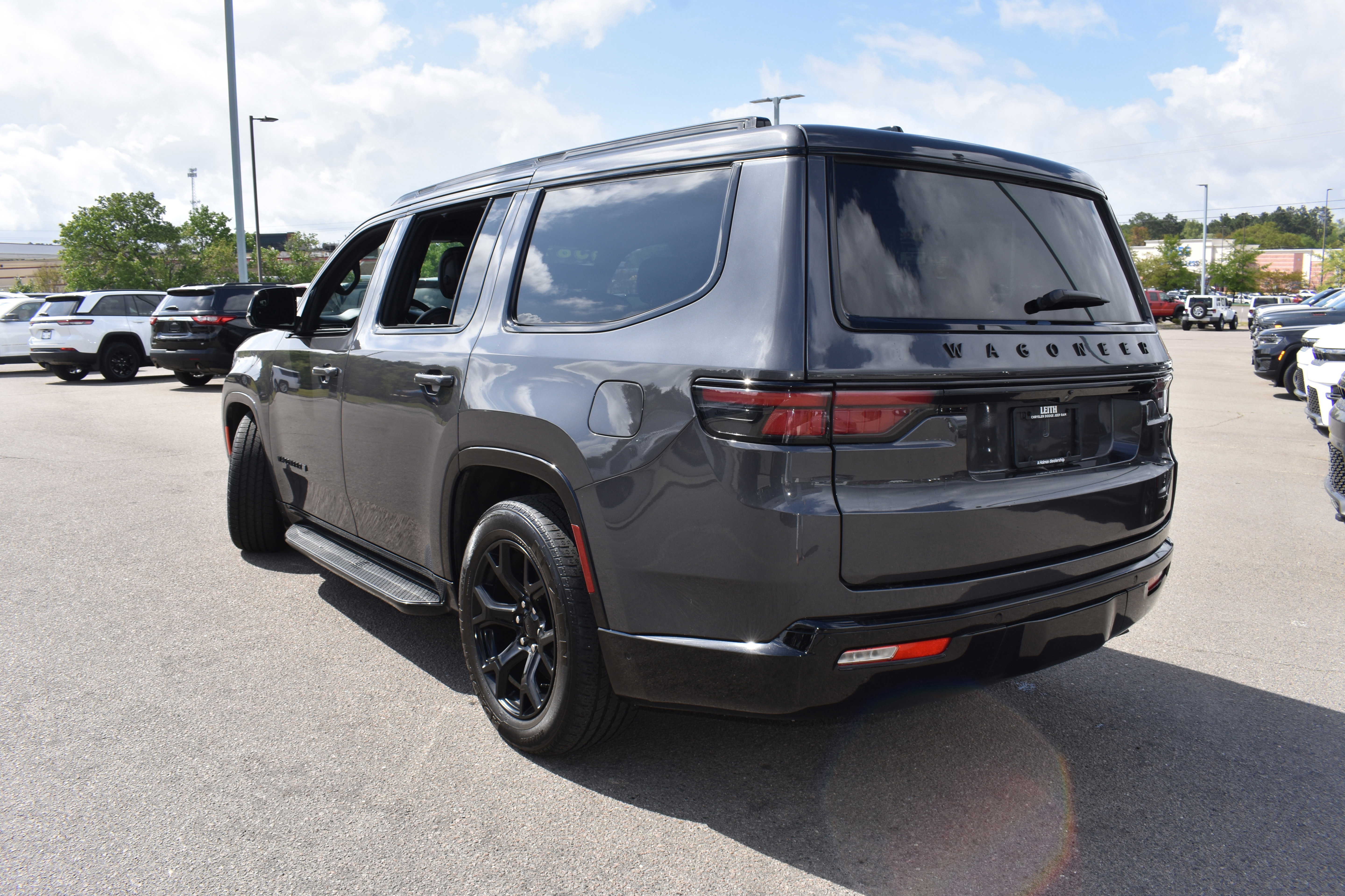 Used 2024 Jeep Wagoneer Series II w/ Convenience Group I image 7