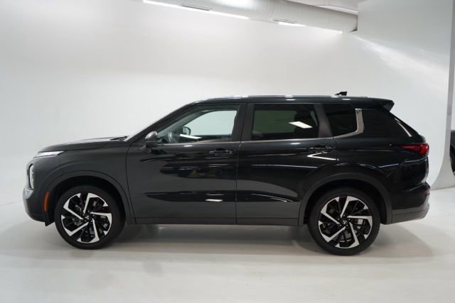 Used 2024 Mitsubishi Outlander SE image 4