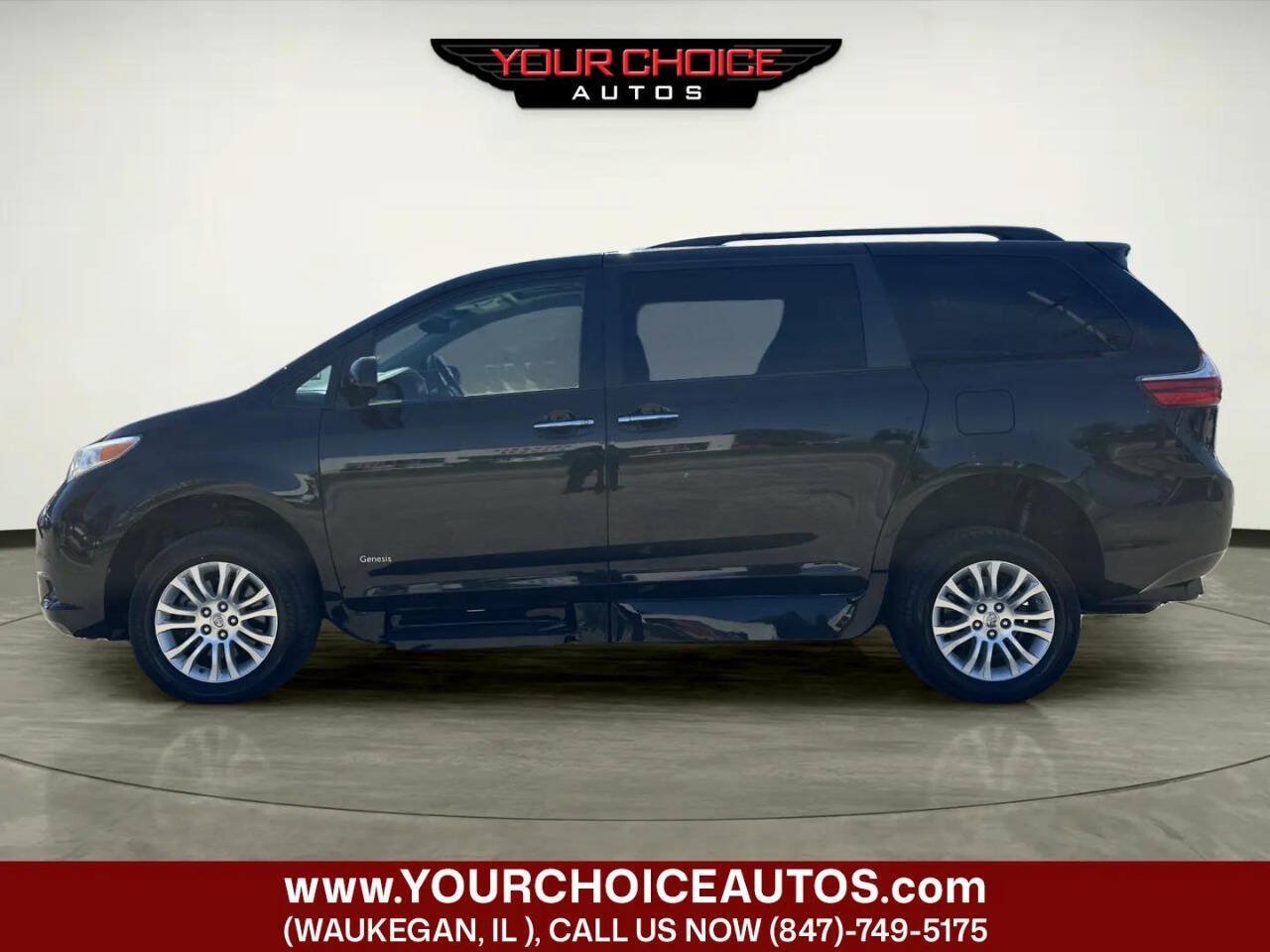Used 2016 Toyota Sienna XLE FWD image 3