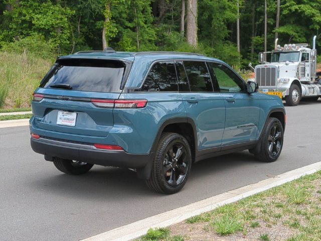 New 2026 Jeep Grand Cherokee Limited w/ Limited Altitude Package AWD/4WD image 13