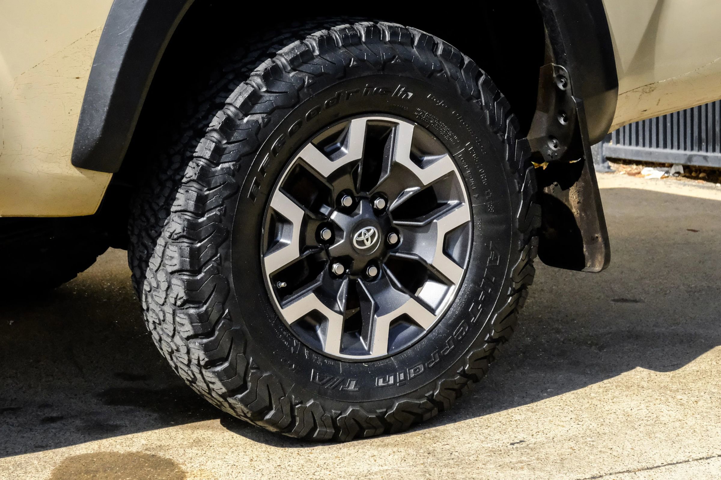 Used 2017 Toyota Tacoma TRD Off-Road image 47