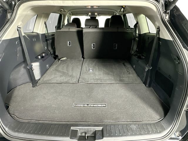 Used 2024 Toyota Highlander LE AWD/4WD image 30