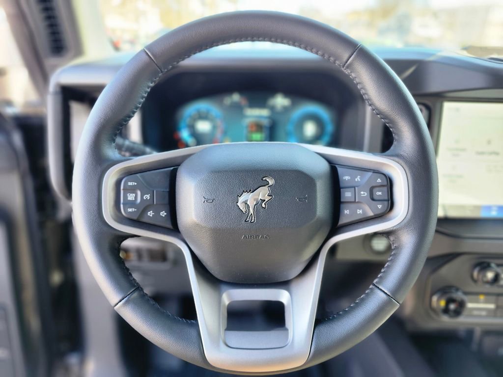 New 2025 Ford Bronco Badlands w/ Black Appearance Package image 27