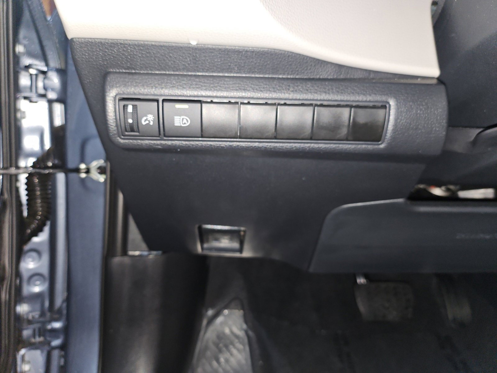 Used 2025 Toyota Corolla LE FWD image 25