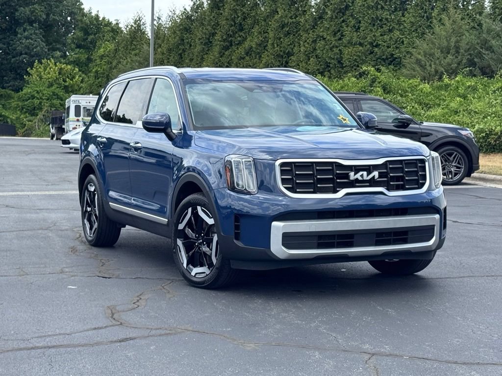 Used 2024 Kia Telluride S w/ S Sunroof Package FWD image 1