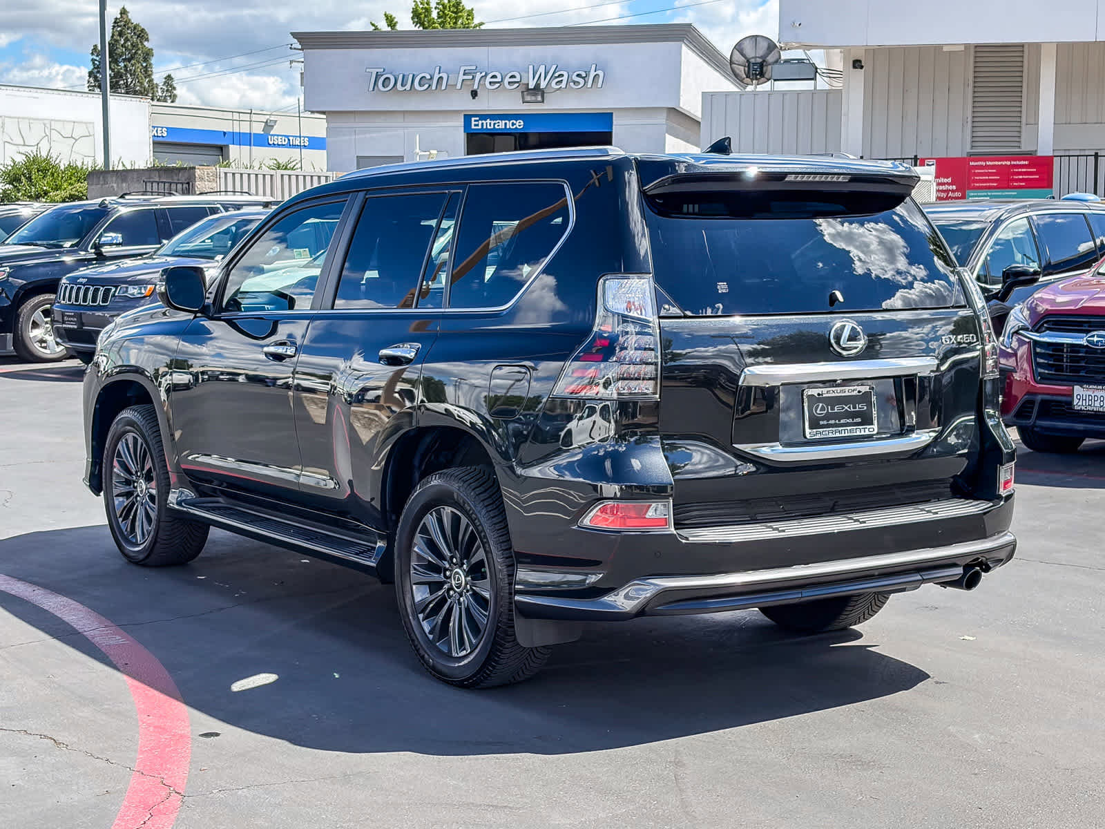 Used 2023 Lexus GX 460 Luxury w/ Sport Design Package image 2