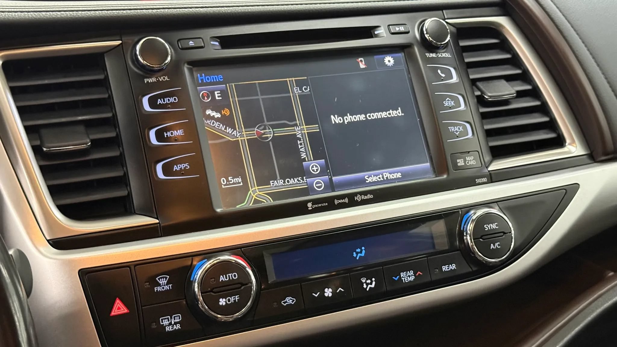 Used 2019 Toyota Highlander XLE AWD/4WD image 22